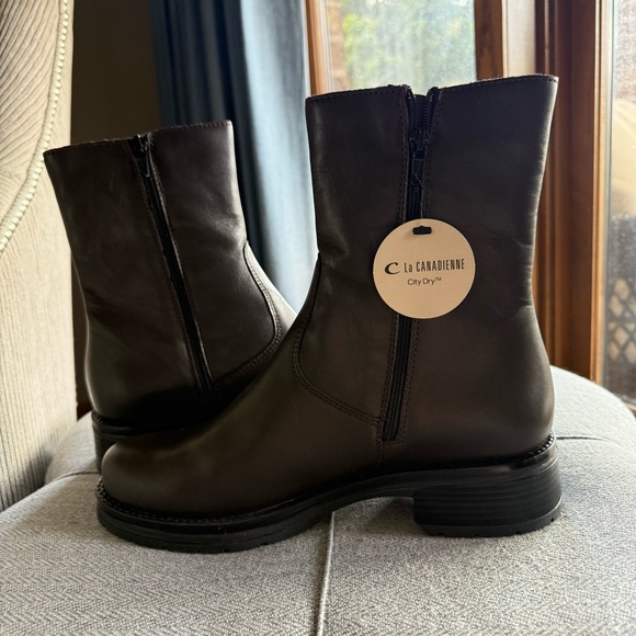 La Canadienne Elegant Brown Leather Ankle Boots - Picture 7 of 14